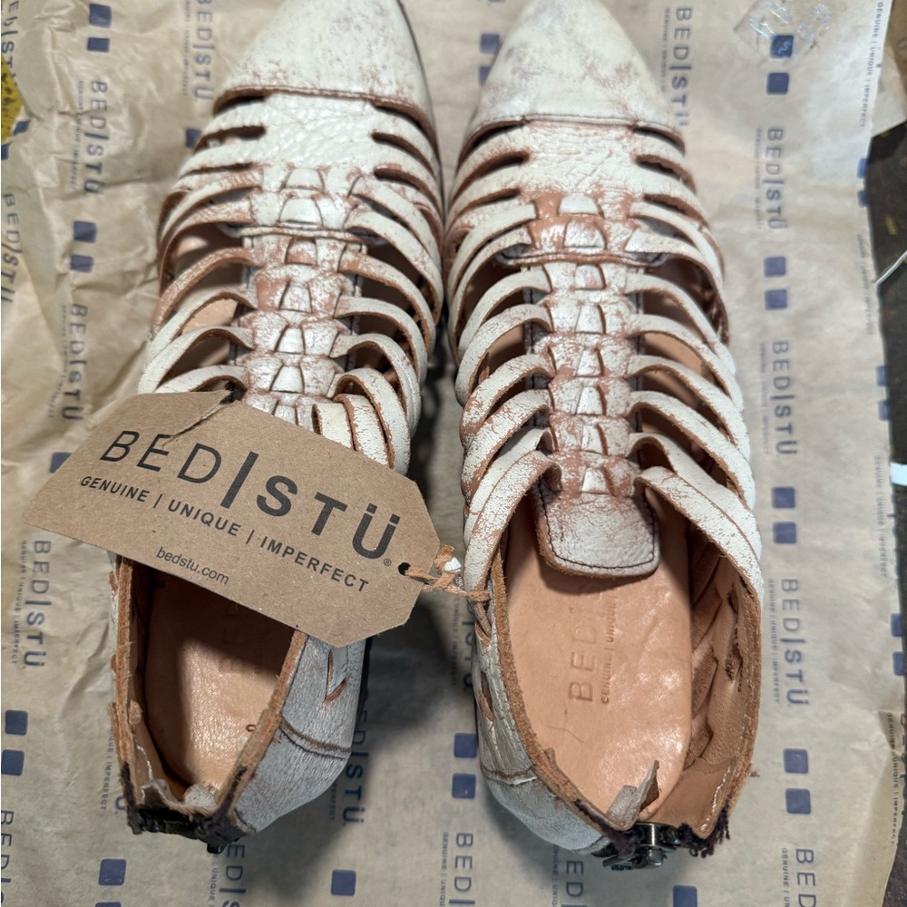 BED|STU off White Leather Flats with Strappy Design